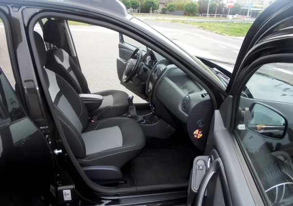 Dacia Duster cena 42900 przebieg: 73521, rok produkcji 2016 z Gniezno małe 704